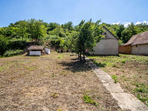 Cikó, Hársfa utca 4030 m2 telek közművekkel, épülettel. Lakni csodás, befektetésnek megtérülő