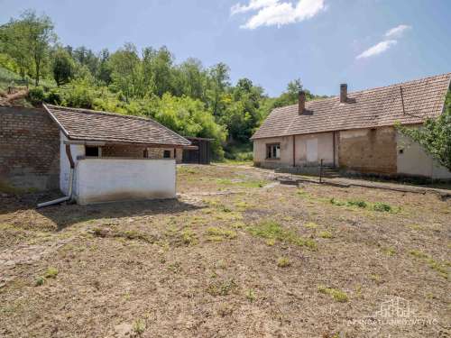 Cikó, Hársfa utca 4030 m2 telek közművekkel, épülettel. Lakni csodás, befektetésnek megtérülő
