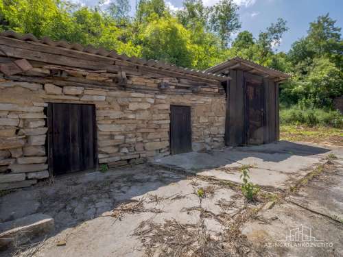 Cikó, Hársfa utca 4030 m2 telek közművekkel, épülettel. Lakni csodás, befektetésnek megtérülő