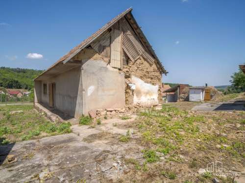 Cikó, Hársfa utca 4030 m2 telek közművekkel, épülettel. Lakni csodás, befektetésnek megtérülő