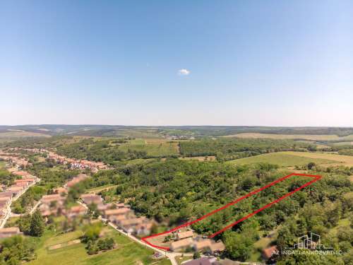 Cikó, Hársfa utca 4030 m2 telek közművekkel, épülettel. Lakni csodás, befektetésnek megtérülő