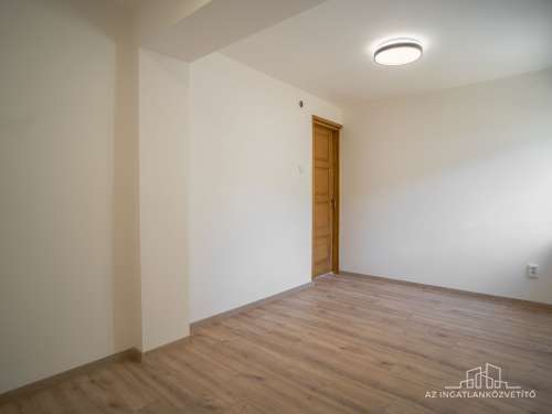 Szekszárd, Árnyék dűlő, felújított, azonnal birtokba vehető, lakható zártkerti ingatlan panorámás telken