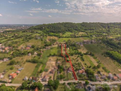Szekszárd, Árnyék dűlő, felújított, azonnal birtokba vehető, lakható zártkerti ingatlan panorámás telken