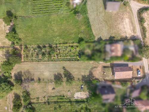 Szekszárd, Árnyék dűlő, felújított, azonnal birtokba vehető, lakható zártkerti ingatlan panorámás telken
