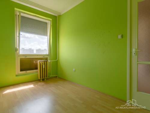 Szekszárd, Csokonai lakótelep - 5. emeleti szép állapotú 1.5 szobás lakás