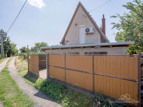 Szekszárd, Bakta tető, művelés alól kivett lakható tanya