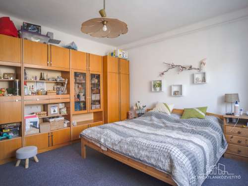 Tolna, Újrétisor utca, felújított 100 m2-es, 2 lakrészes családi ház