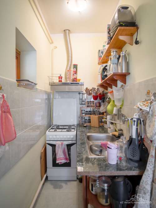 Tolna, Újrétisor utca, felújított 100 m2-es, 2 lakrészes családi ház