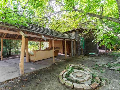 Bogyiszló, Kossuth utca, családi ház közel a holt-Dunához