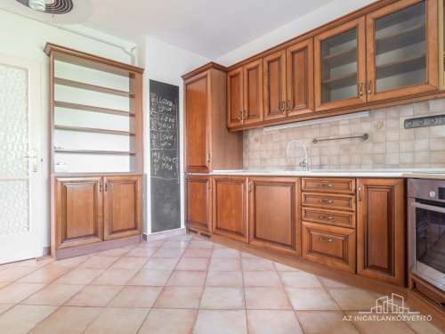 Szekszárd, Béri Balogh utca, 1+3 félszobás 71 m2-es felújított lakás