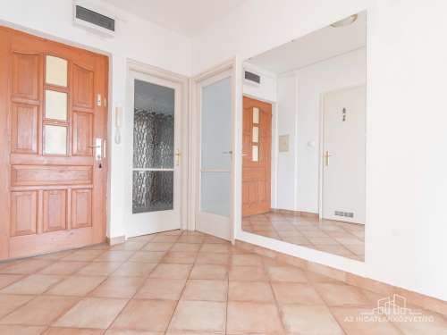Szekszárd, Béri Balogh utca, 1+3 félszobás 71 m2-es felújított lakás