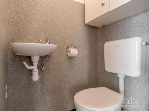Szekszárd, Béri Balogh utca, 1+3 félszobás 71 m2-es felújított lakás