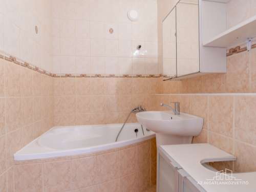 Szekszárd, Béri Balogh utca, 1+3 félszobás 71 m2-es felújított lakás