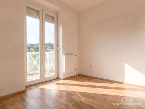 Szekszárd, Béri Balogh utca, 1+3 félszobás 71 m2-es felújított lakás