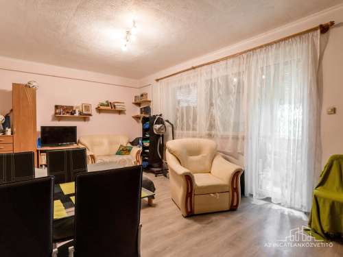 Szekszárd, Erkel F. u. 8. - földszinti 2 szobás, részben felújított lakás