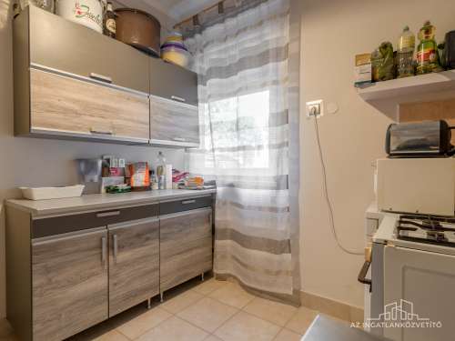 Szekszárd, Erkel F. u. 8. - földszinti 2 szobás, részben felújított lakás