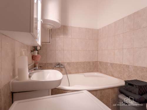 Szekszárd, Erkel F. u. 8. - földszinti 2 szobás, részben felújított lakás