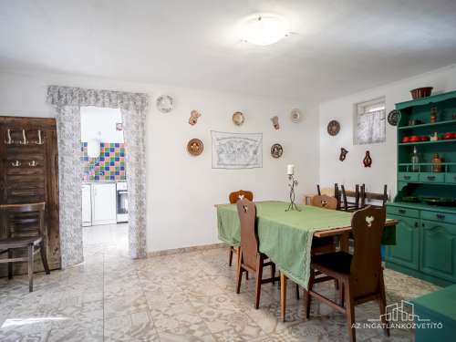 Mucsi, 3 szoba + nappalis - 130 m2-es családi ház