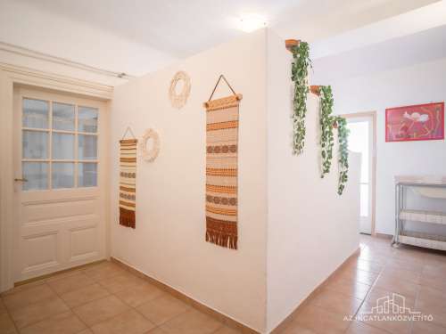 Mucsi, 3 szoba + nappalis - 130 m2-es családi ház