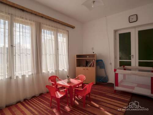 Mucsi, 3 szoba + nappalis - 130 m2-es családi ház