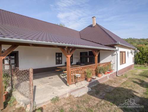 Mucsi, 3 szoba + nappalis - 130 m2-es családi ház