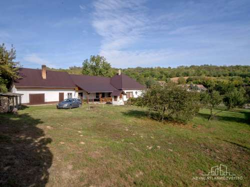 Mucsi, 3 szoba + nappalis - 130 m2-es családi ház