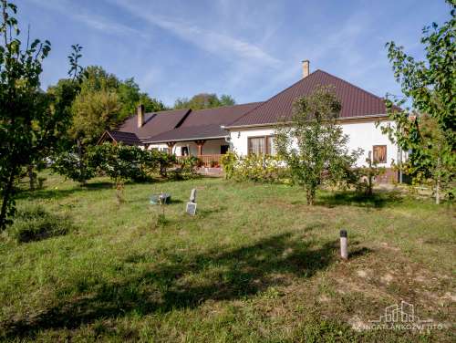 Mucsi, 3 szoba + nappalis - 130 m2-es családi ház