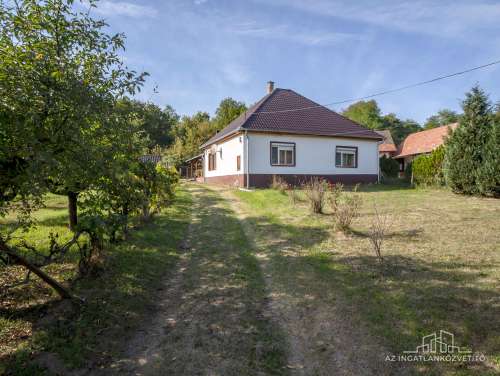 Mucsi, 3 szoba + nappalis - 130 m2-es családi ház