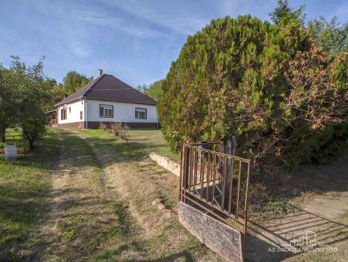 Mucsi, 3 szoba + nappalis - 130 m2-es családi ház