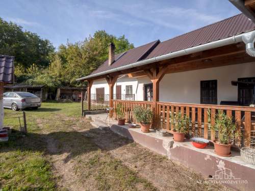 Mucsi, 3 szoba + nappalis - 130 m2-es családi ház