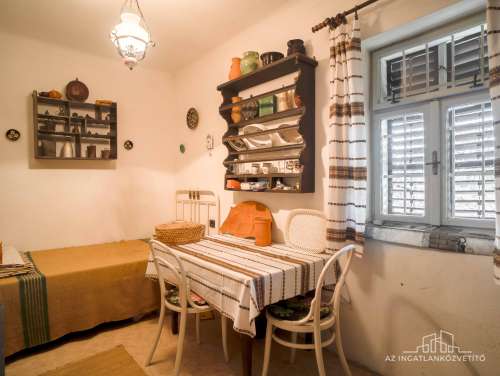 Bátaszék Kövesd (puszta) Présház „izgalmas” 2586 m2 telken