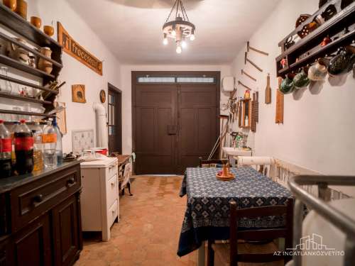 Bátaszék Kövesd (puszta) Présház „izgalmas” 2586 m2 telken