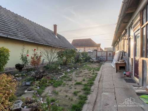 Tolna, Bercsényi utca, 100 m2-es családi ház