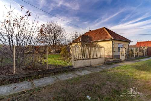 Fajsz, 70 m2-es felújítandó családi ház 1080 m2-es telken