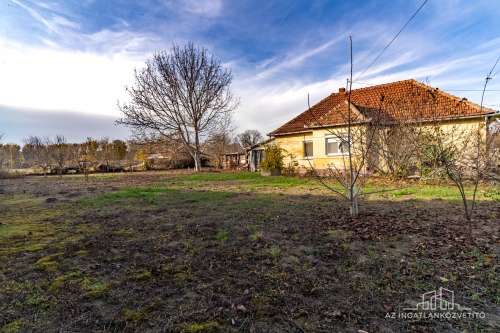Fajsz, 70 m2-es felújítandó családi ház 1080 m2-es telken