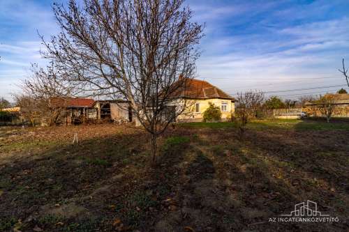 Fajsz, 70 m2-es felújítandó családi ház 1080 m2-es telken