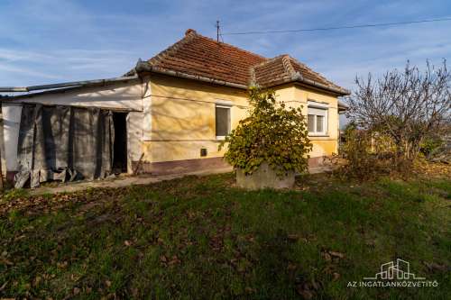 Fajsz, 70 m2-es felújítandó családi ház 1080 m2-es telken