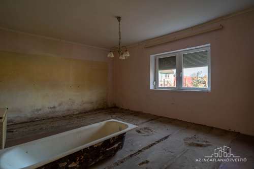 Fajsz, 70 m2-es felújítandó családi ház 1080 m2-es telken