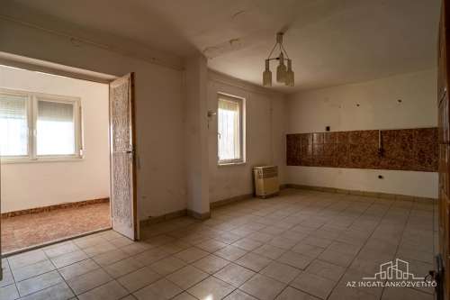 Fajsz, 70 m2-es felújítandó családi ház 1080 m2-es telken