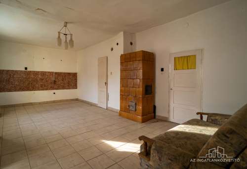 Fajsz, 70 m2-es felújítandó családi ház 1080 m2-es telken