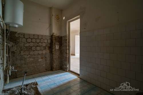 Fajsz, 70 m2-es felújítandó családi ház 1080 m2-es telken