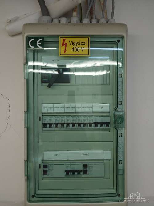 Bátaszék, Budai utca, 414 m2-es üzem 1122 m2-es telken