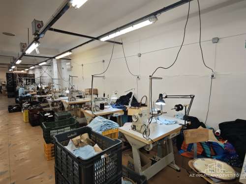 Bátaszék, Budai utca, 414 m2-es üzem 1122 m2-es telken