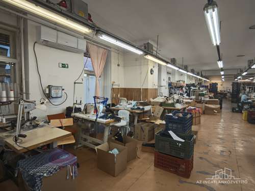 Bátaszék, Budai utca, 414 m2-es üzem 1122 m2-es telken