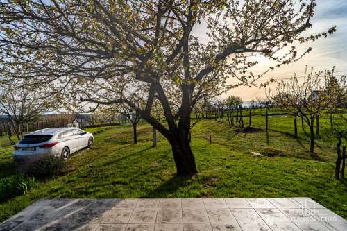 Szekszárd, azonnal birtokba vehető panorámás tanya a Lisztestetőn