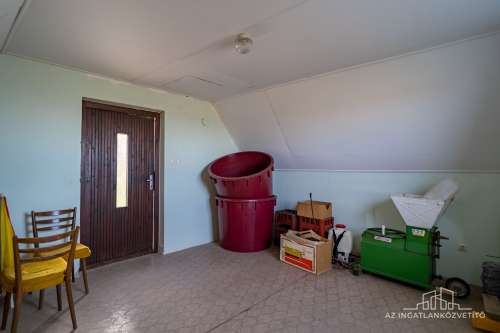 Szekszárd, azonnal birtokba vehető panorámás tanya a Lisztestetőn