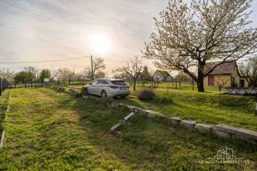 Szekszárd, azonnal birtokba vehető panorámás tanya a Lisztestetőn