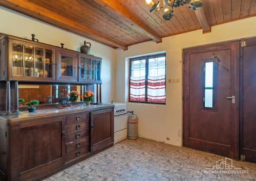 Szekszárd, azonnal birtokba vehető panorámás tanya a Lisztestetőn