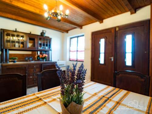 Szekszárd, azonnal birtokba vehető panorámás tanya a Lisztestetőn