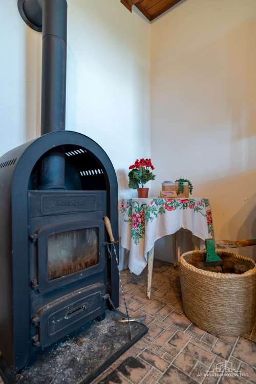 Szekszárd, azonnal birtokba vehető panorámás tanya a Lisztestetőn